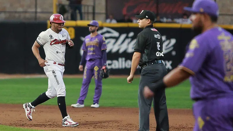 Partido de beisbol del equipo Caliente de Durango 